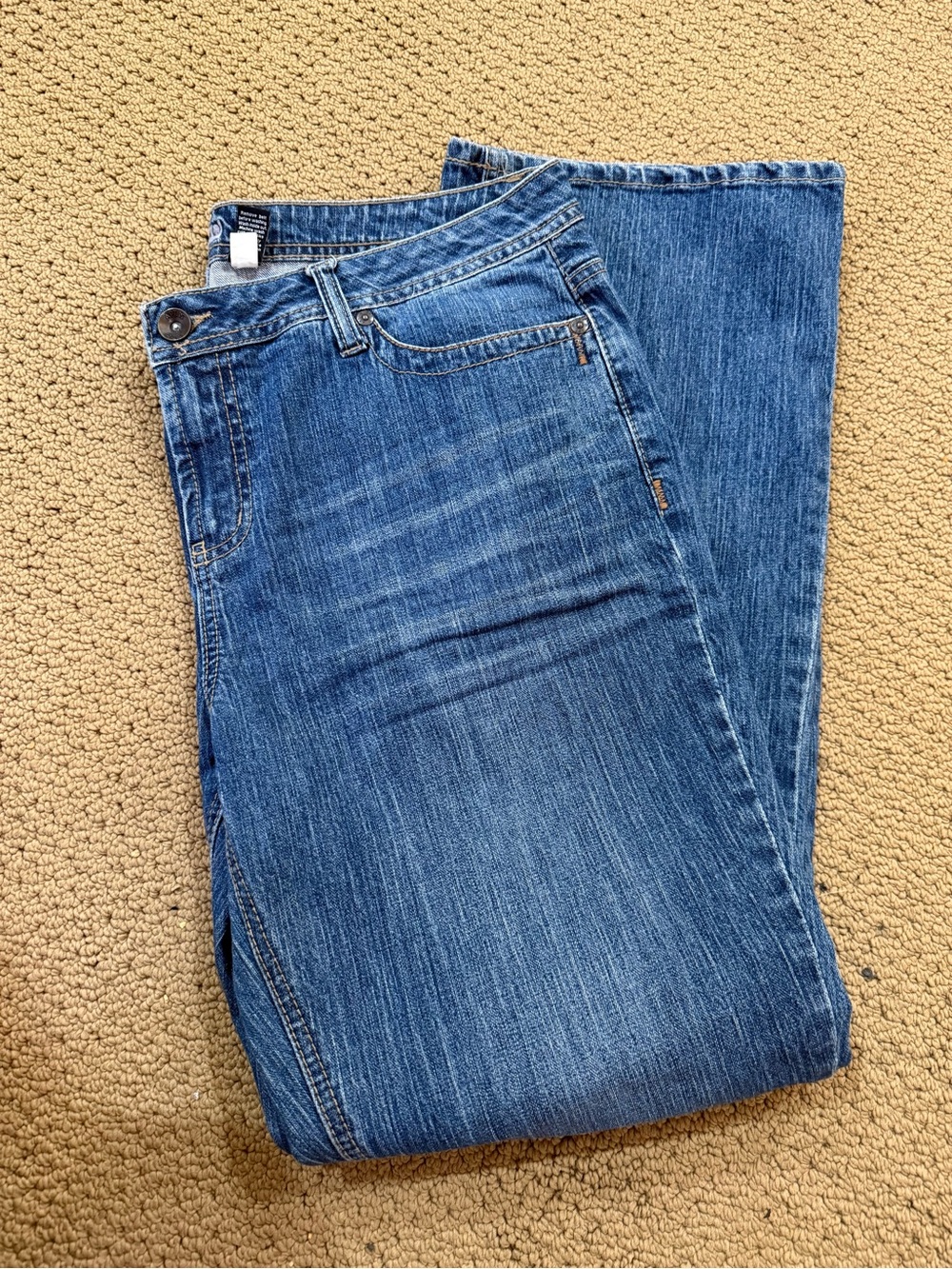 Apt. 9 Women’s Straight-Leg Jeans in Medium Blue Wash